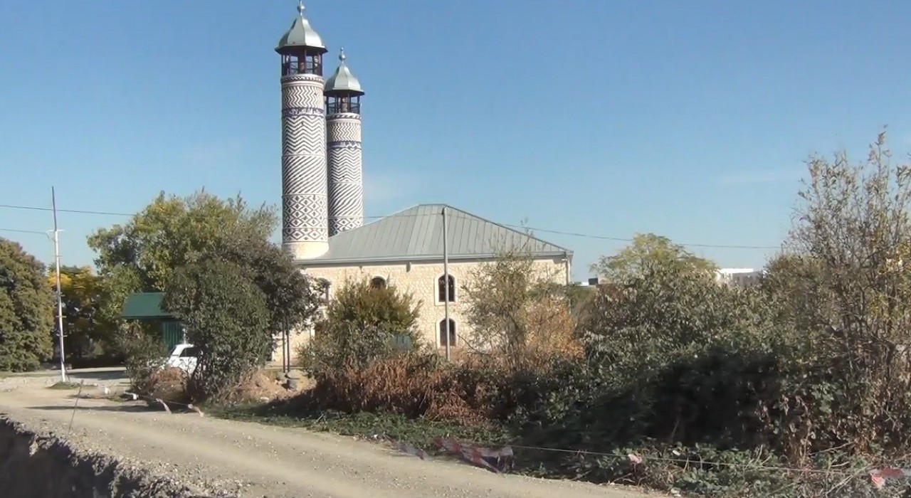 Ermeni İşgalinde ahır olan Cuma Mescidi yeniden ibadete açıldı