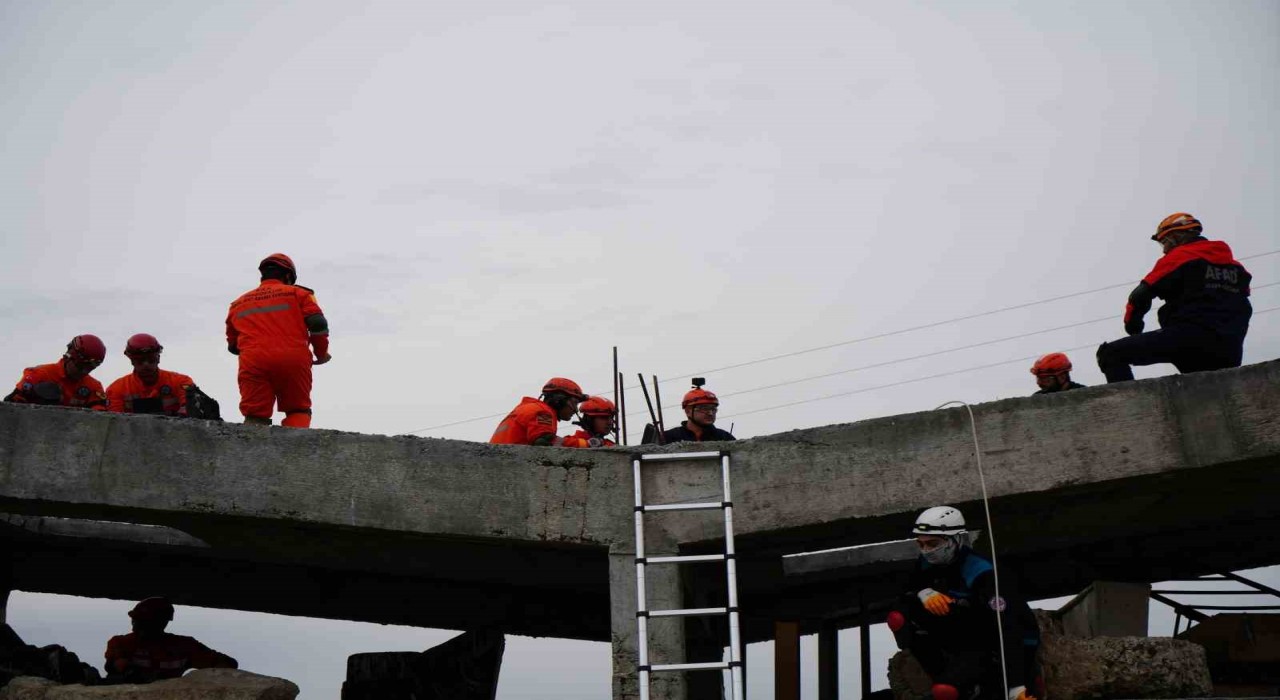 Erzincanda Deprem Tatbikatı gerçekleştirildi