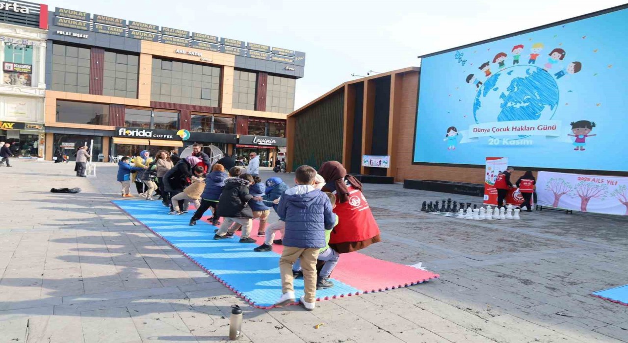 Erzincanda Dünya Çocuk Hakları Günü etkinliklerine yoğun ilgi
