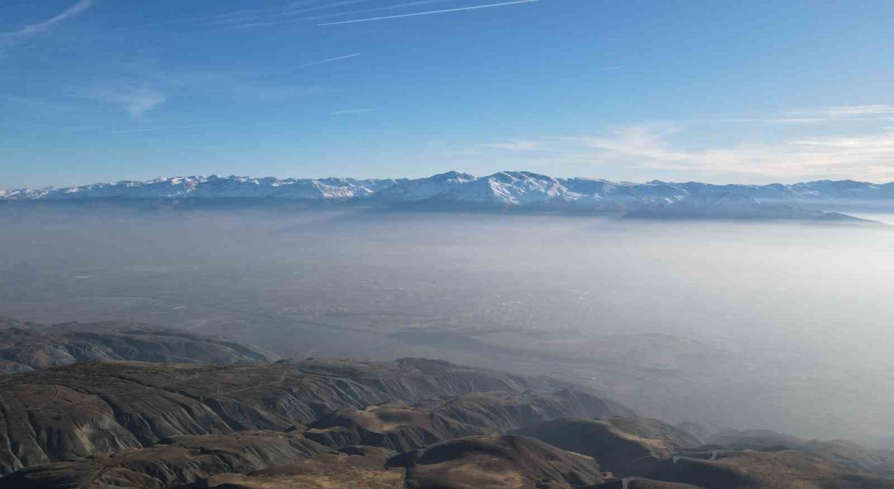 Erzincanda kış masalı: Kar, güneş ve sis şehri kartpostala çevirdi