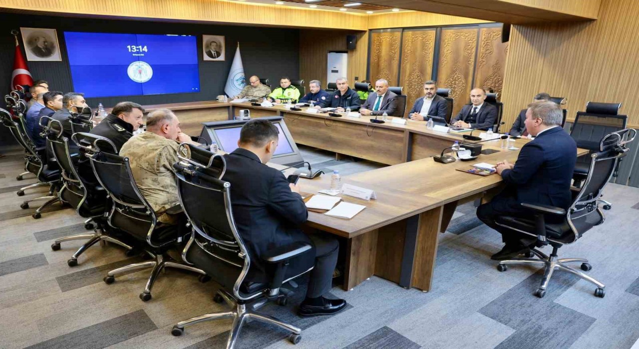 Erzincanda kış trafik tedbirleri masaya yatırıldı