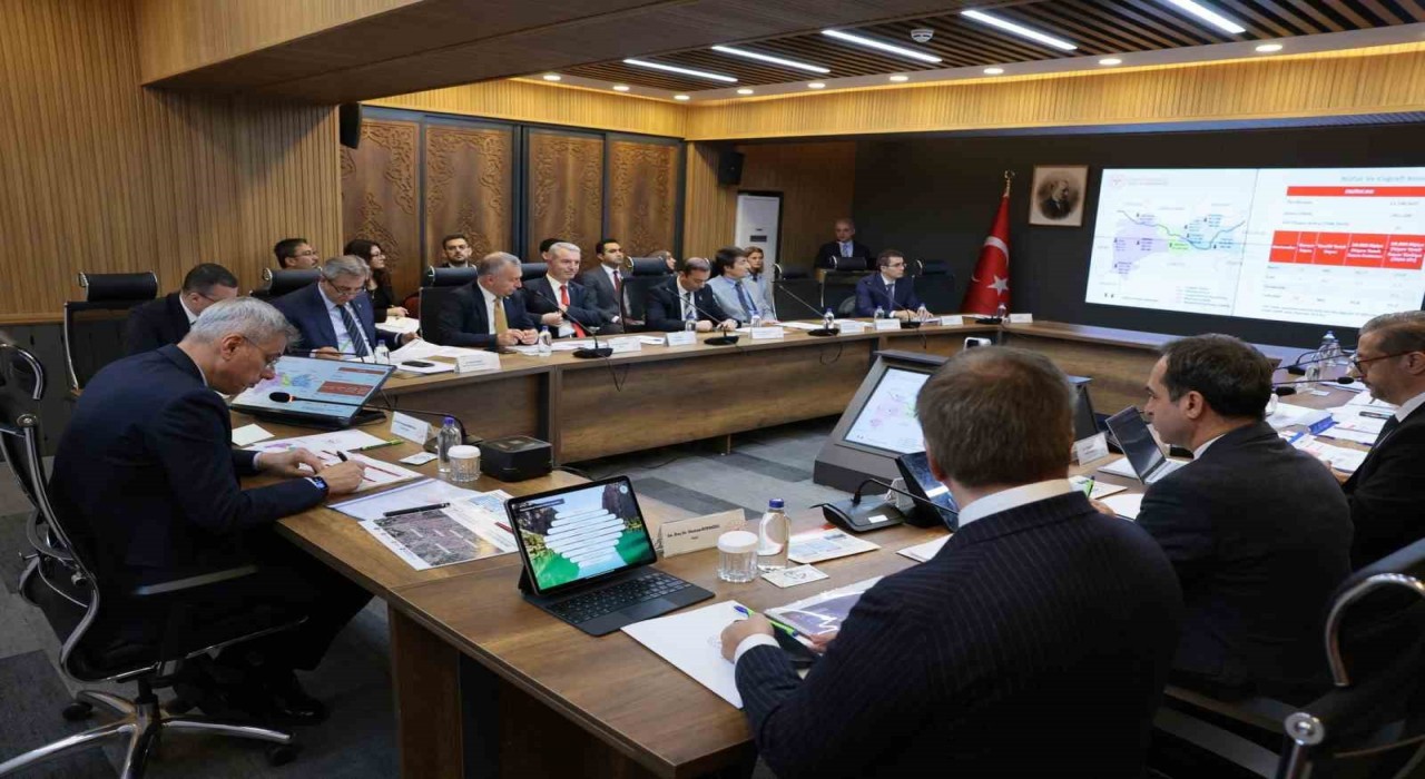 Erzincanda sağlık yöneticileri toplantısı: Sağlıklı Türkiye Yüzyılı Vizyonu masaya yatırıldı