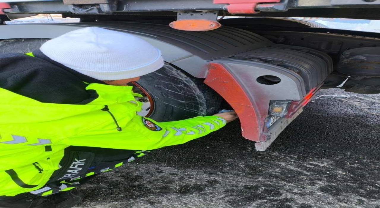 Erzincanda zorunlu kış lastiği denetimi yapıldı