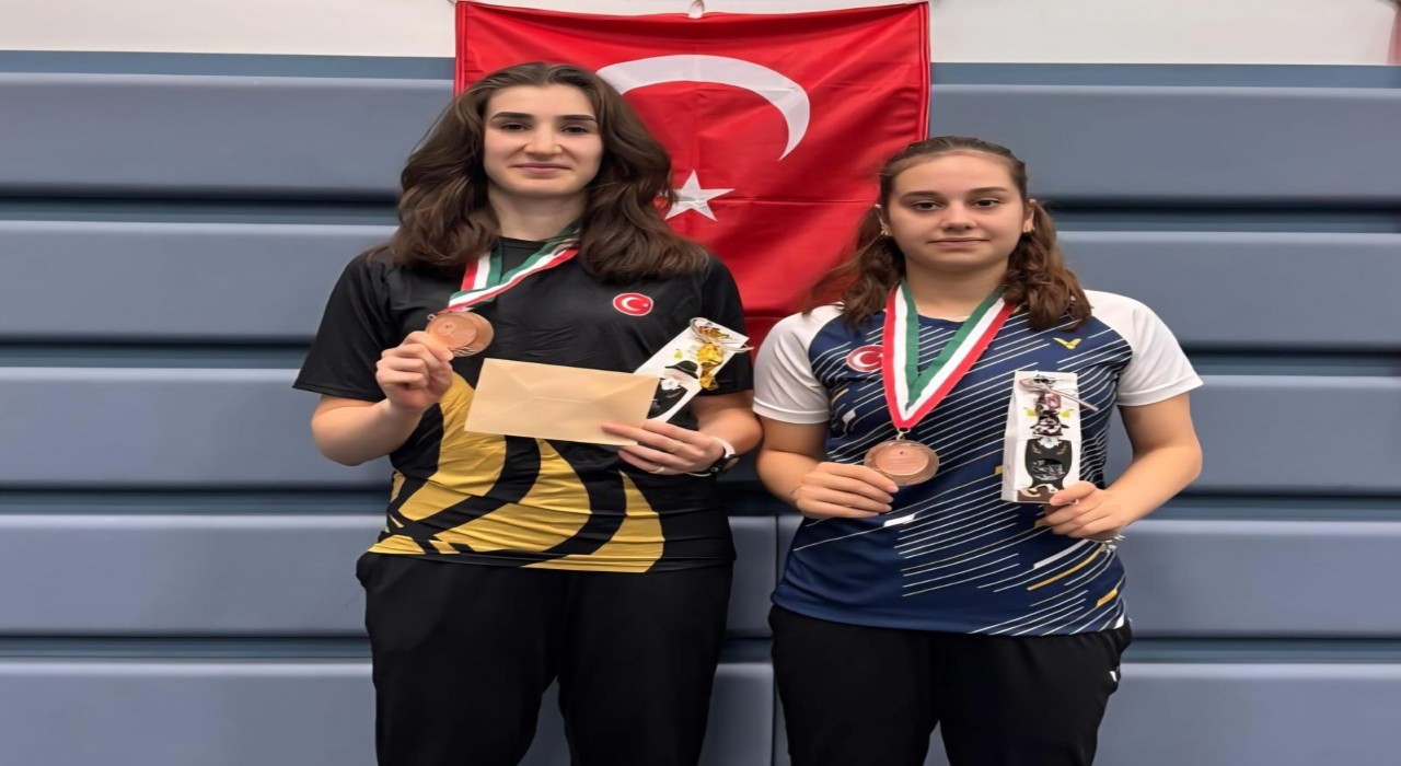 Erzincanlı badmintonculardan Macaristanda çifte bronz madalya
