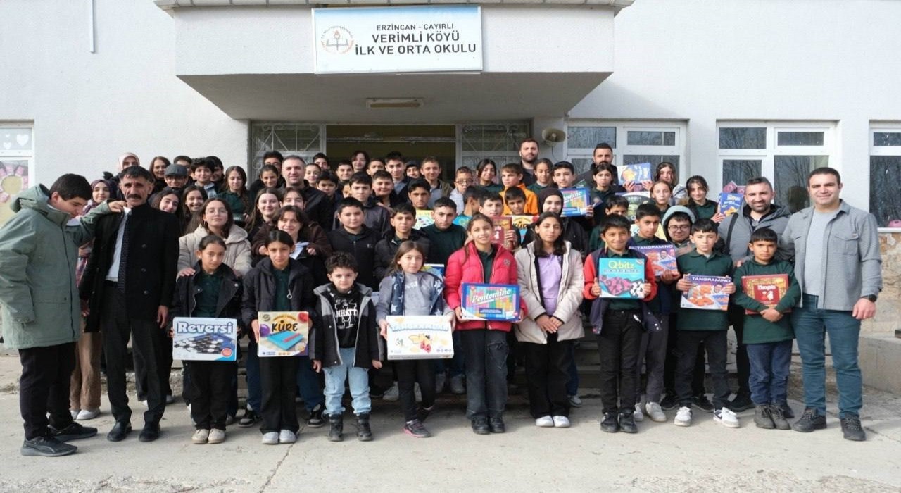 Erzincanlı öğrencilerden Verimli köyüne dostluk köprüsü