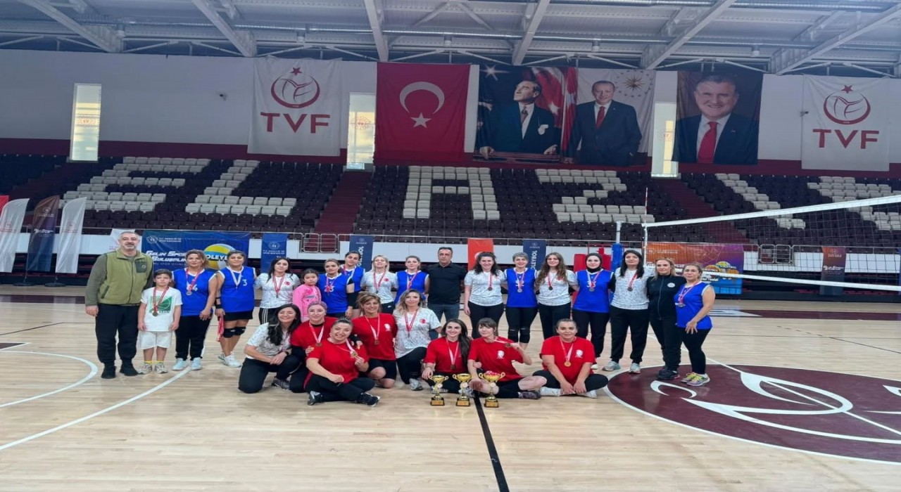 Erzurum Valiliği Kadın Voleybol Takımı şampiyon oldu