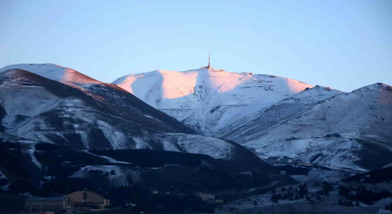 Erzuruma kar geliyor