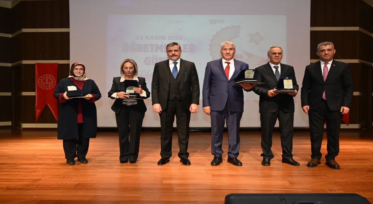 Erzurumda 24 Kasım Öğretmenler Günü kutlaması