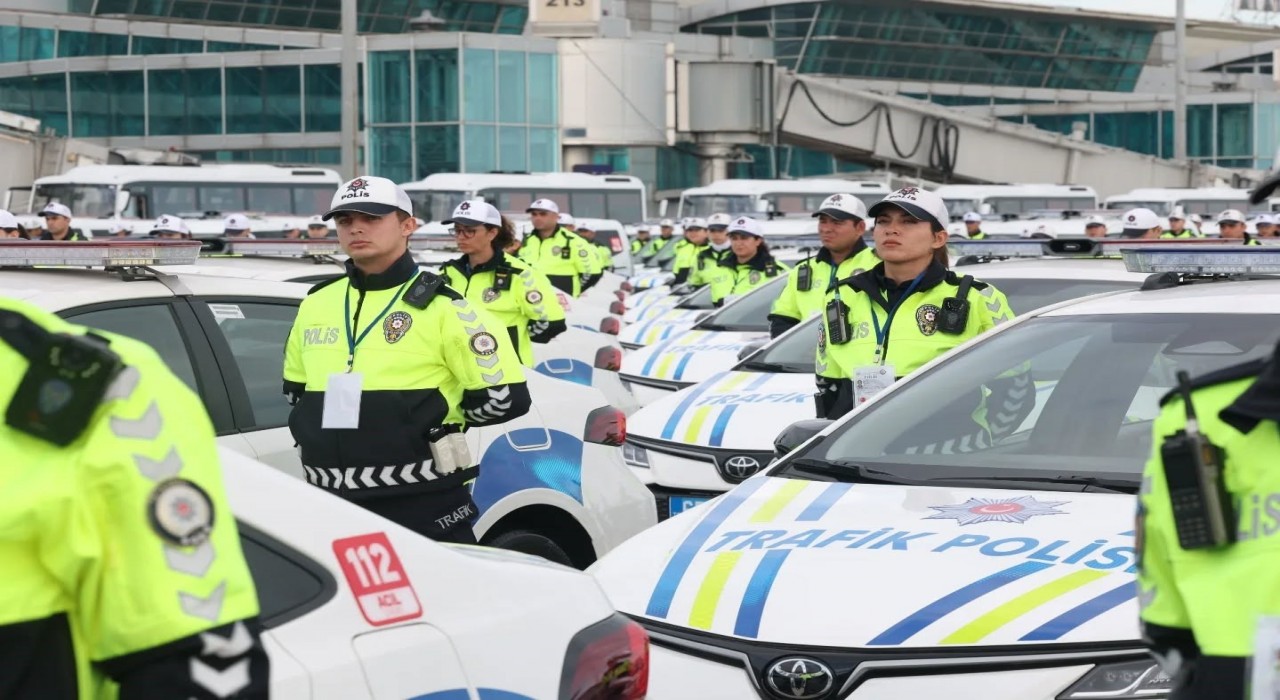 Erzurumda polis ve jandarmaya 74 araç takviyesi