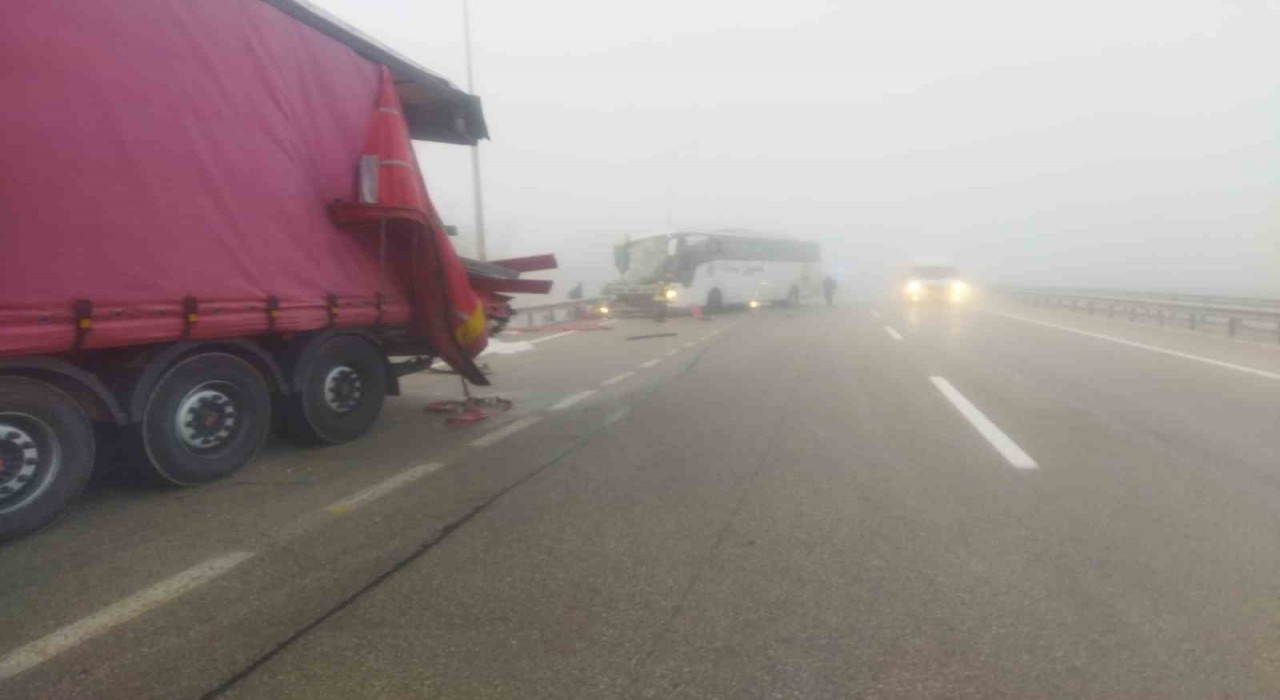 Erzurumda yoğun sis kazaya sebep oldu