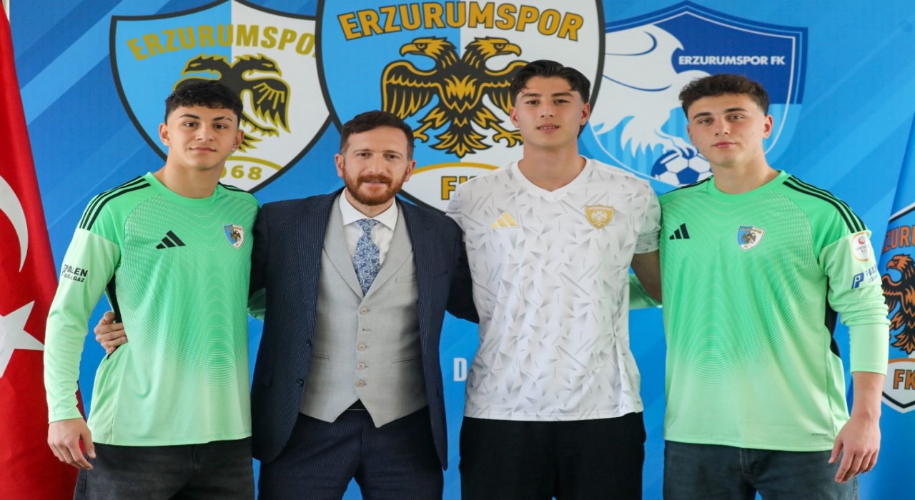 Erzurumsporda gençlere imza attırıldı