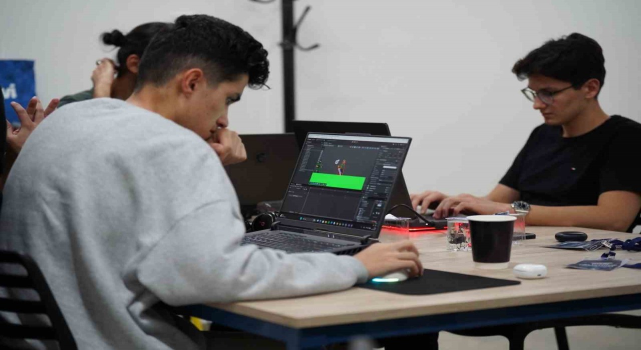 Esenlerde genç yazılımcılar Filistin direnişini oyunlara taşıdı