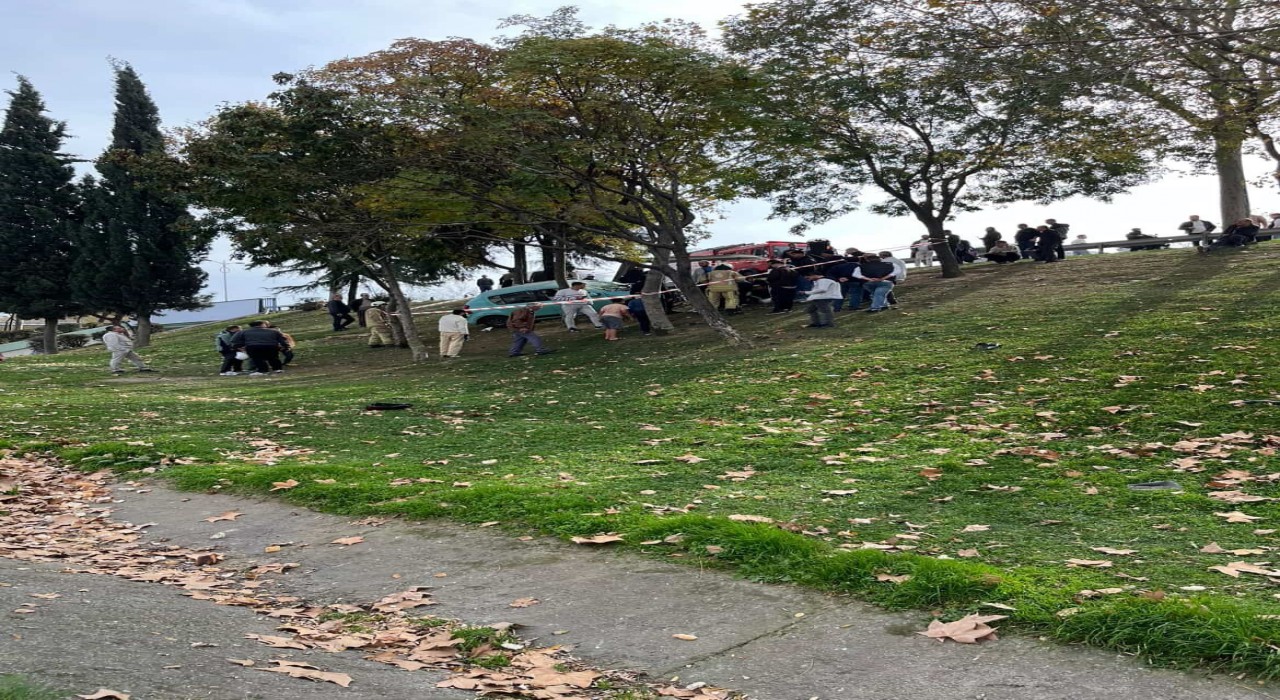 Esenlerde otomobil şarampole yuvarlandı: Sürücü ağır yaralandı