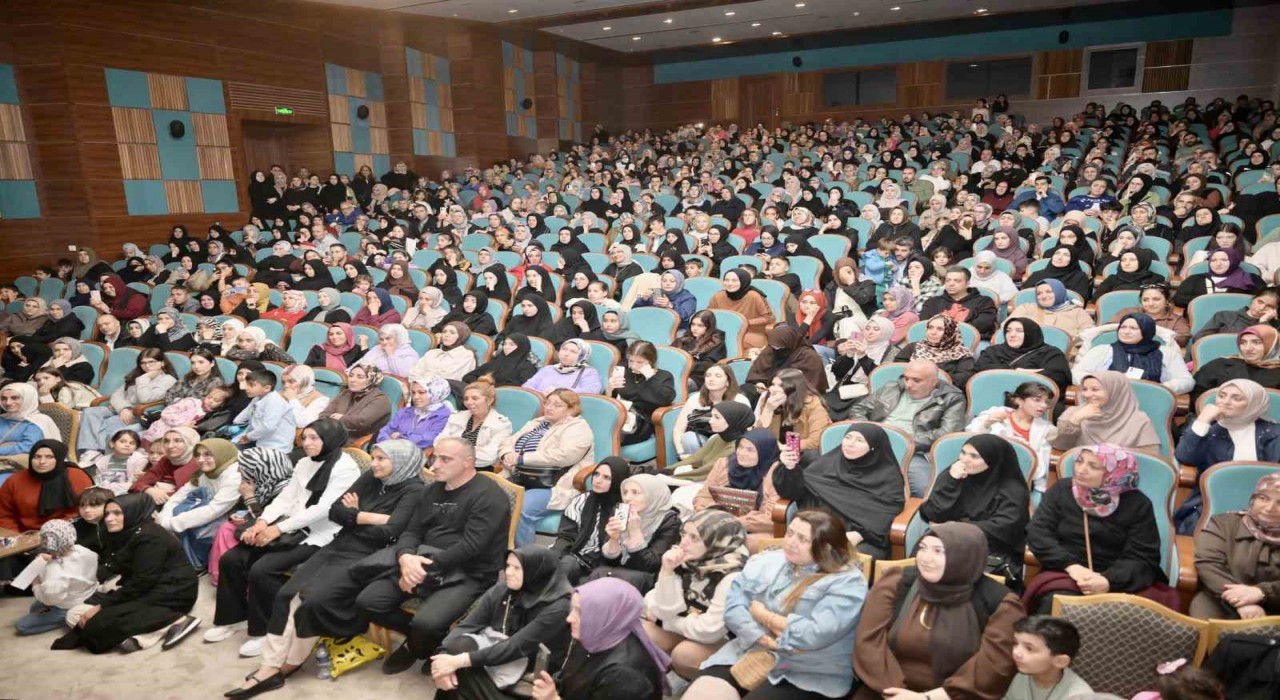 Esenyurtta Zor Zamanlarda Aile Olabilmek Söyleşisi yoğun ilgi gördü