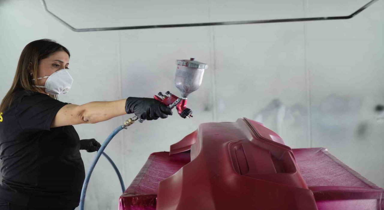 Eşinin yanında çırak olarak başladı, müşterilerin vazgeçilmez Nurgül ustası oldu