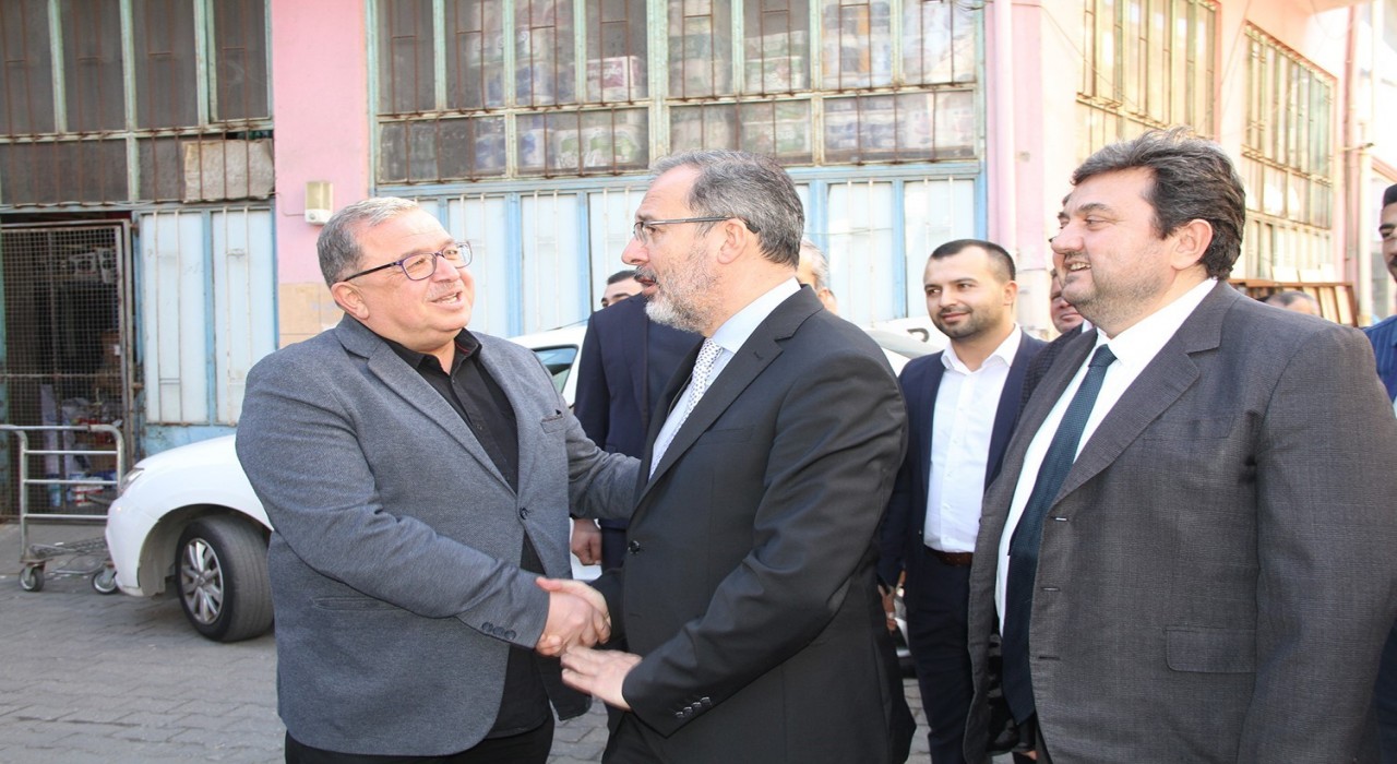 Eski Bakan Kasapoğlu, Kula Esnaf ve Sanatkârlar Odasını ziyaret etti