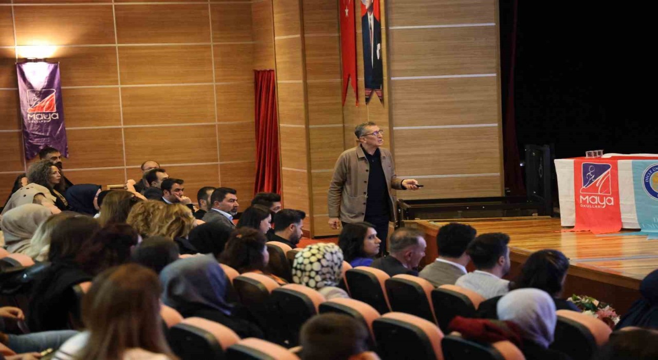 Eski Bakan Selçuk, Diyarbakırda öğretmen ve velilerle buluştu