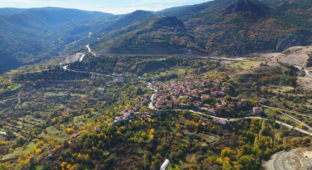 Eskişehirin Akdenizi Sarıcakayada sonbahar şöleni