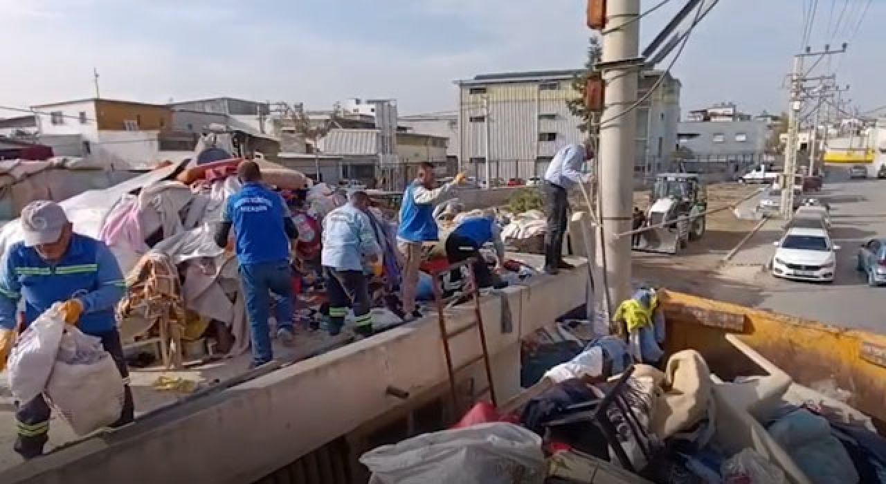 Evden 10 Kamyon Atık Çıkarıldı