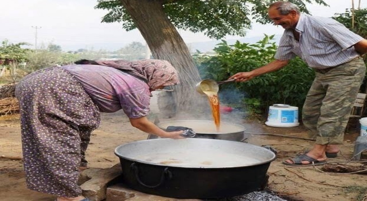 Evlerde geleneksel pekmez telaşı