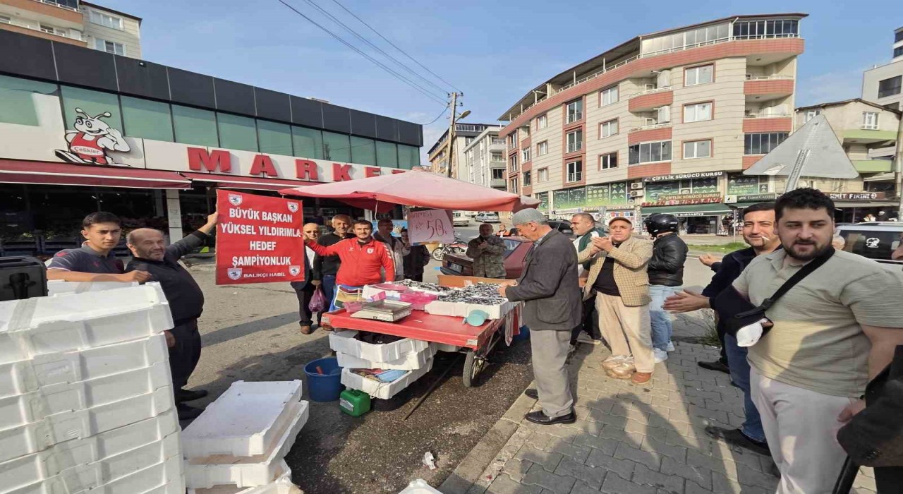 Fanatik balıkçı çıldırdı, hamsiyi 25 TLden sattı