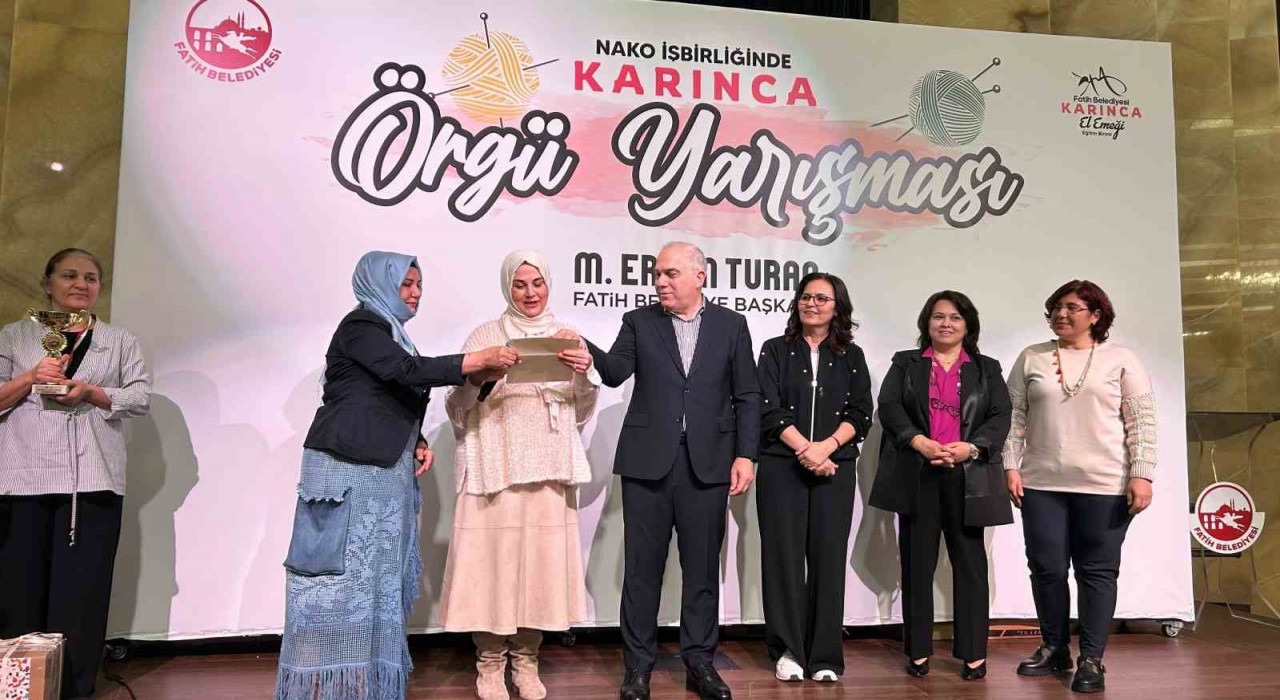 Fatihte Örgü Festivalinde dereceye giren yarışmacılar ödüllerini aldı