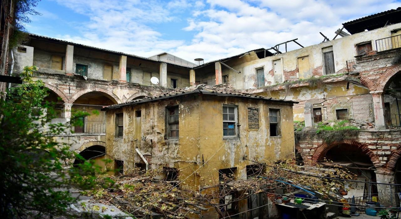 Fatihte Tarih yeniden hayat Buluyor: Şekerci Han restorasyona alınıyor