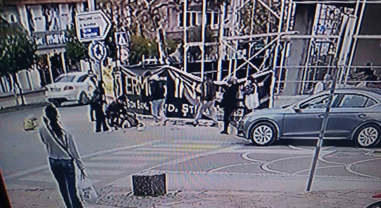 Fenalaşarak yere düşen yaşlı adam hastanede yaşam savaşı veriyor