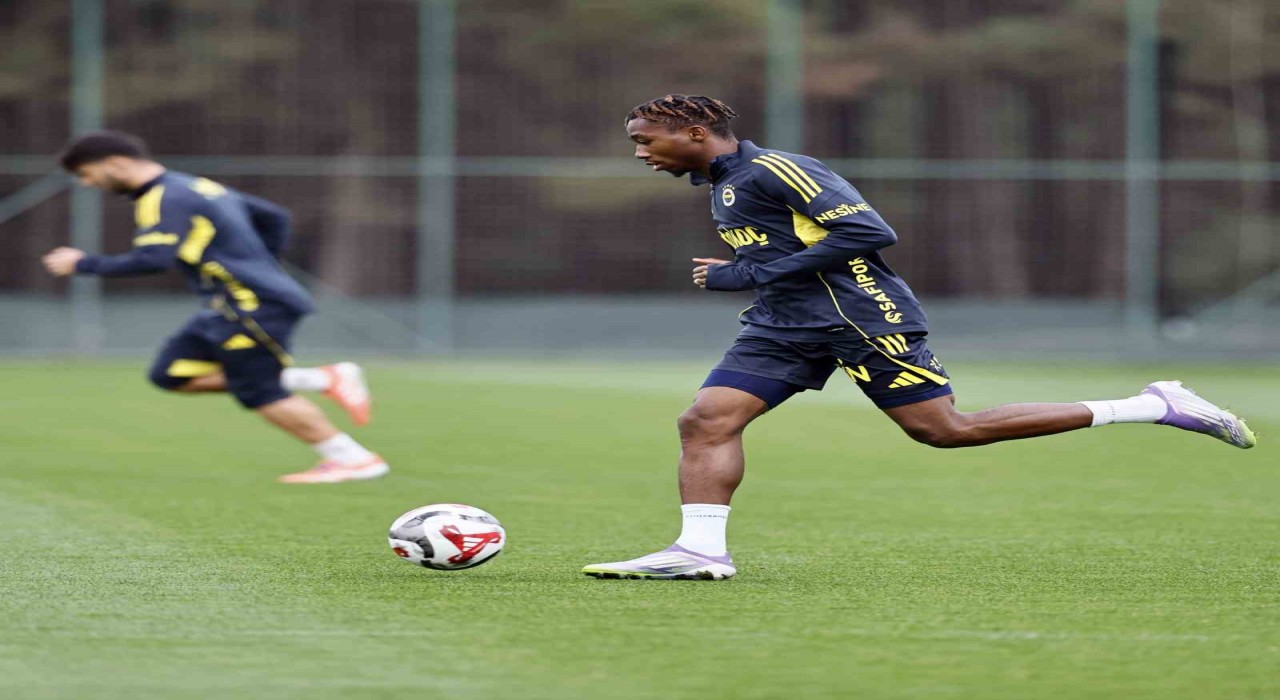 Fenerbahçe günü çift antrenmanla tamamladı