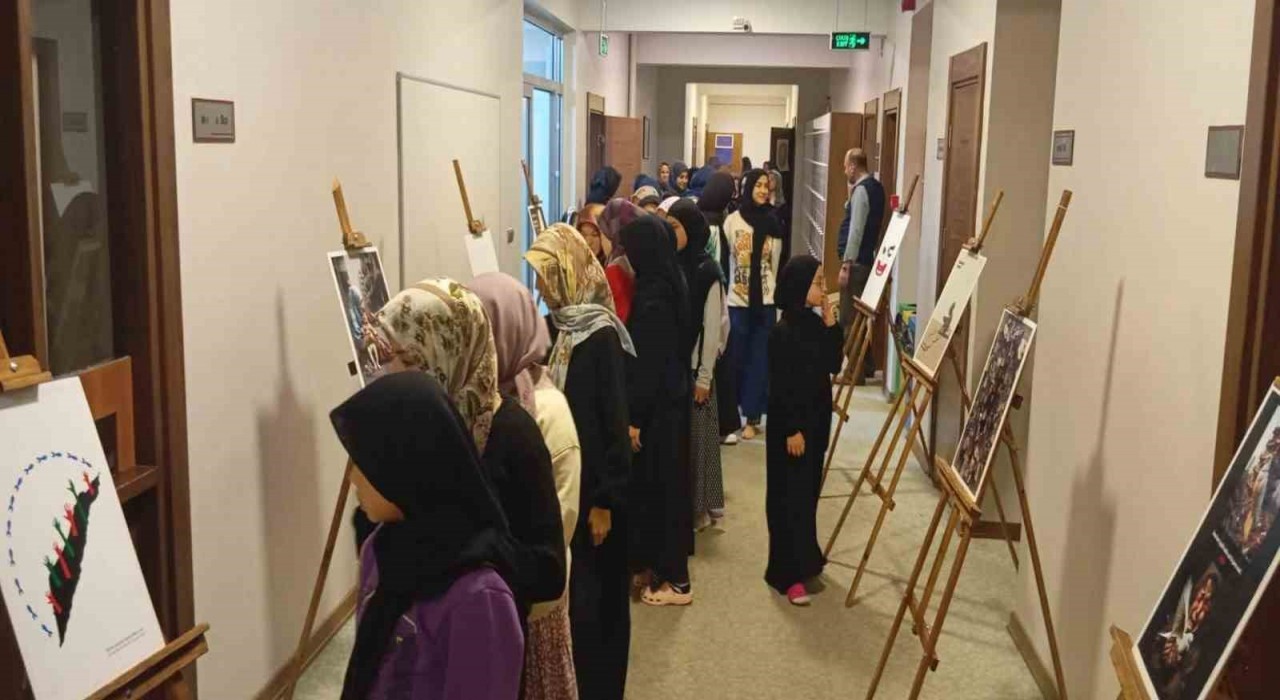 Filistinde ki zulme fotoğraflarla dikkat çektiler