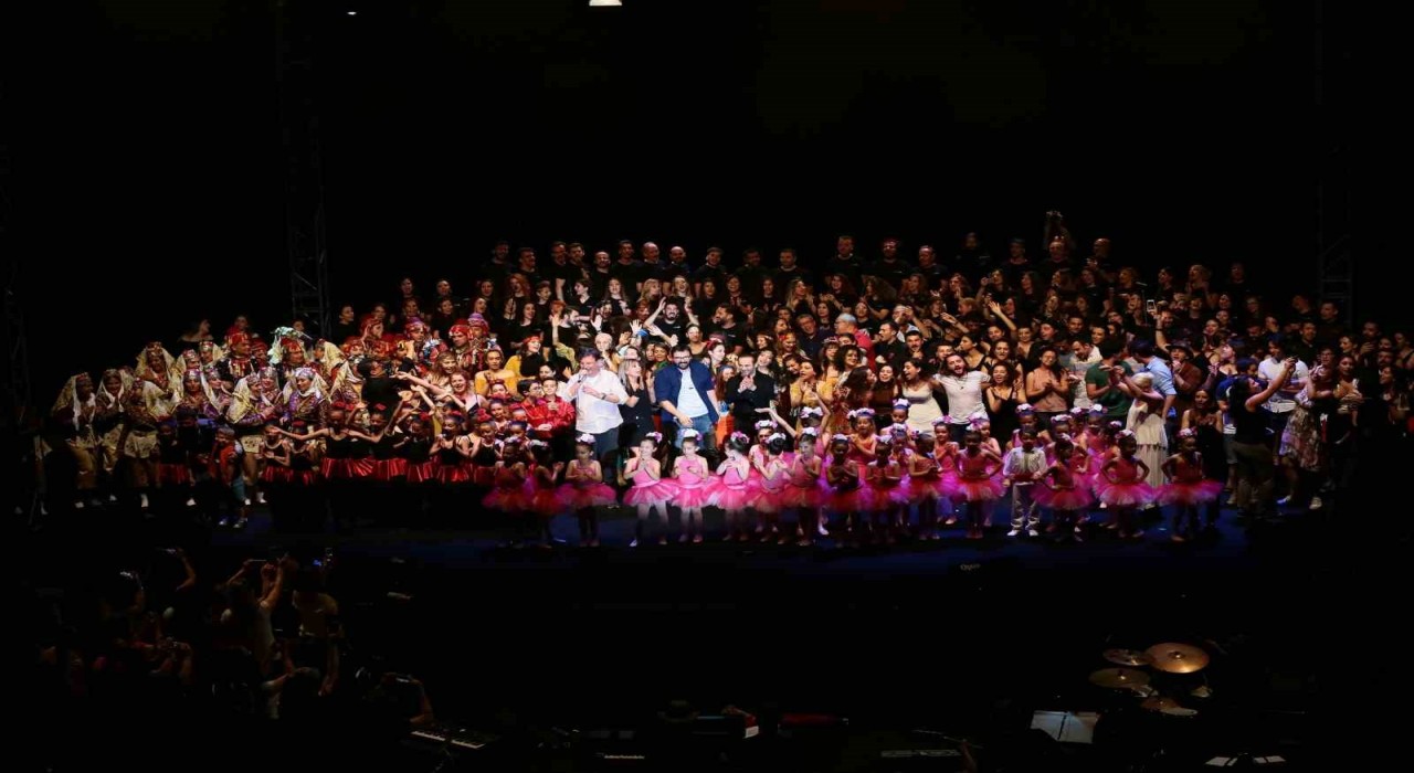 Folkart Academyde 2025-2026 tiyatro eğitimleri başlıyor