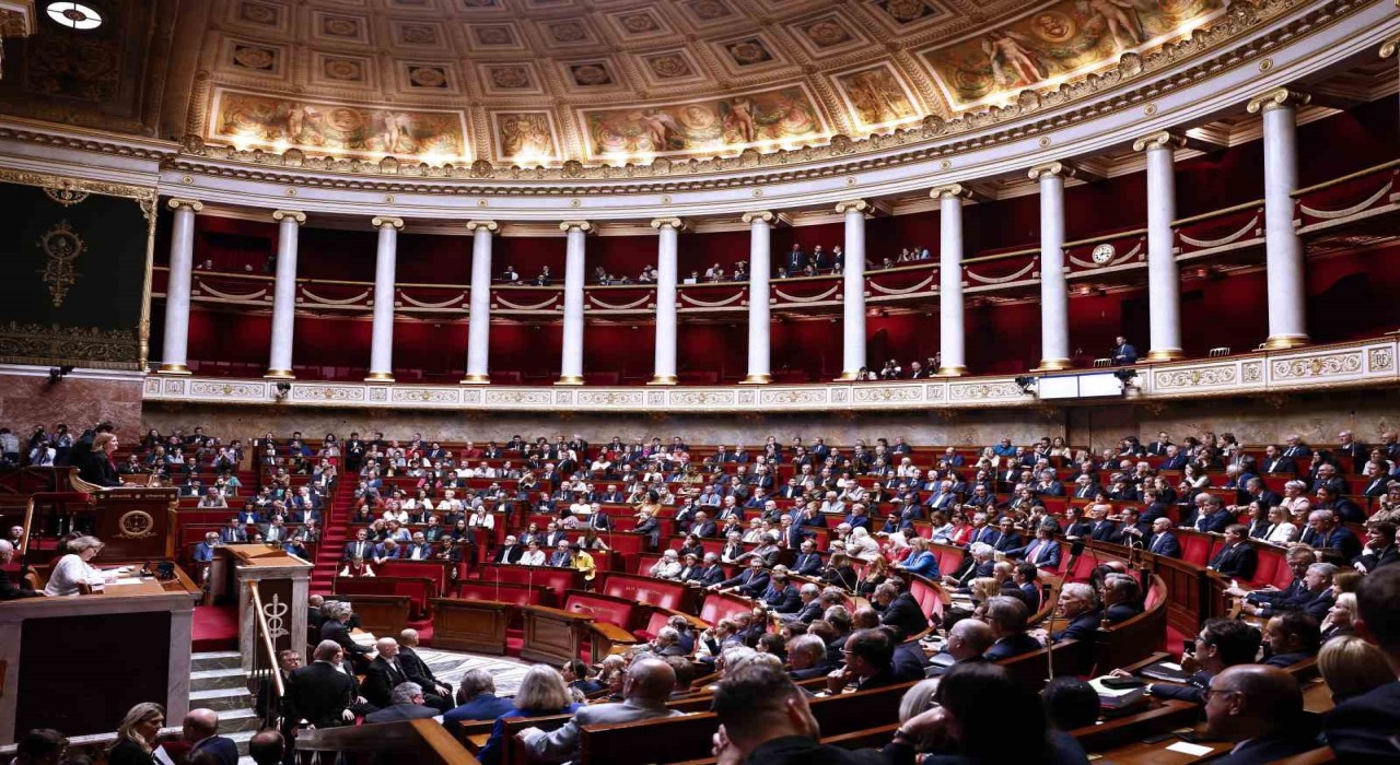 Fransada tartışmalı emeklilik reformu askıya alındı