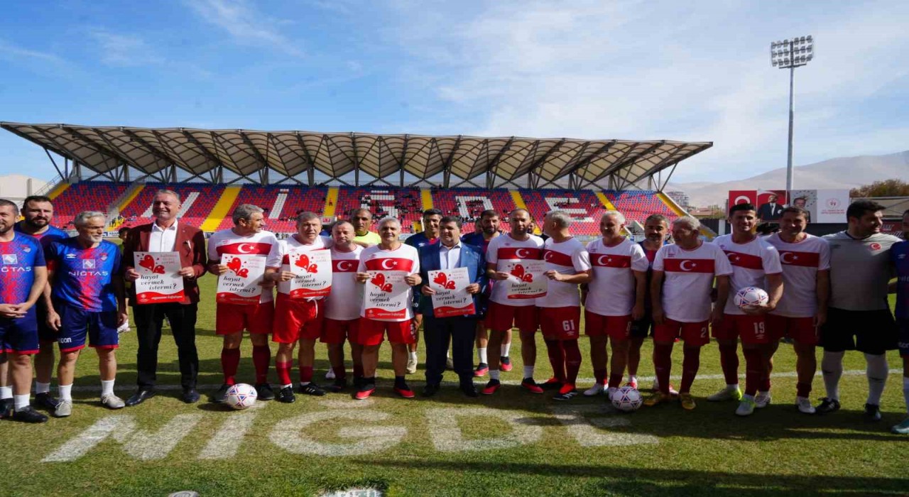 Futbolun efsane isimleri Niğdede buluştu