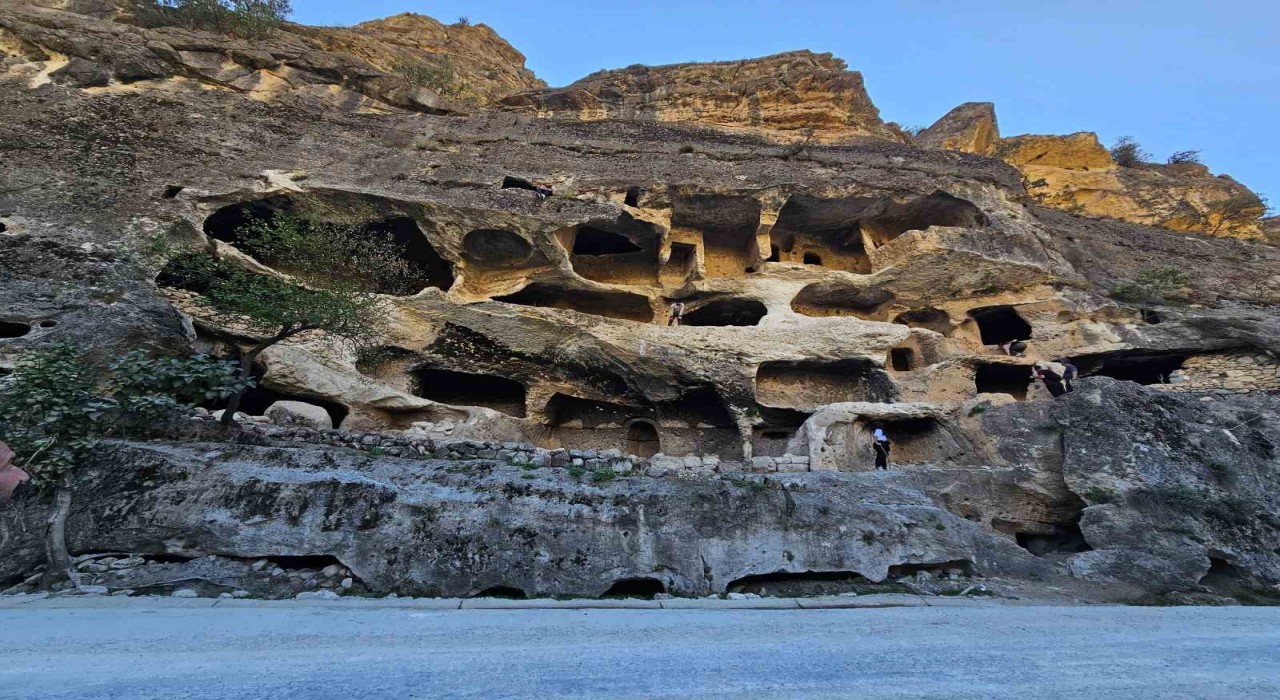 Gabar Dağındaki saklı cennet: 7 katlı apartman mağarası