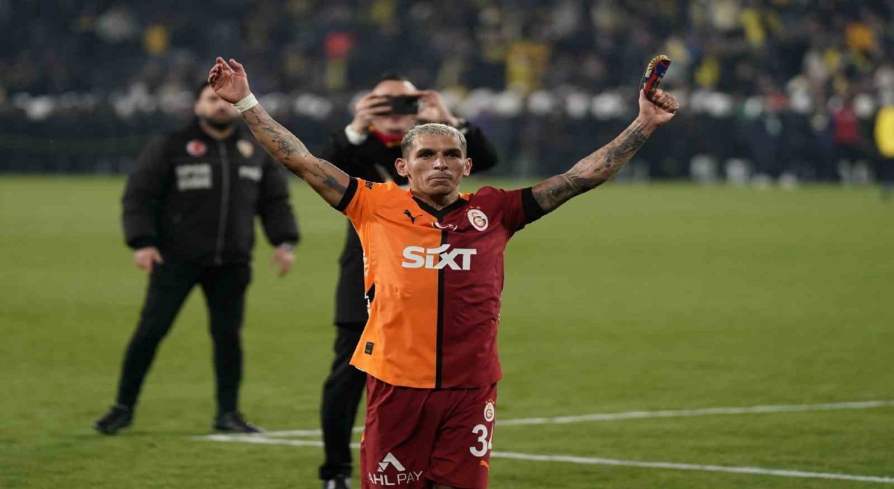 Galatasarayda, Fenerbahçe derbilerinin en deneyimlileri Torreira ile Barış Alper
