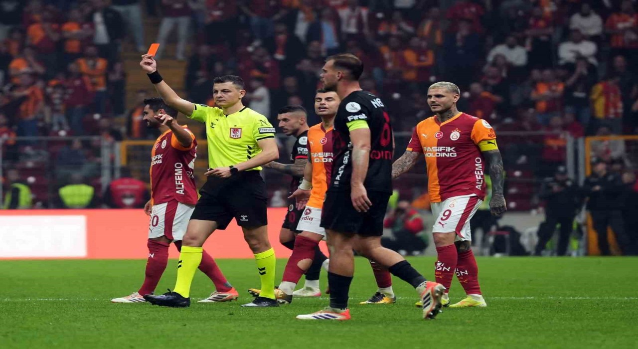 Galatasarayda Roland Sallai kırmızı kart gördü