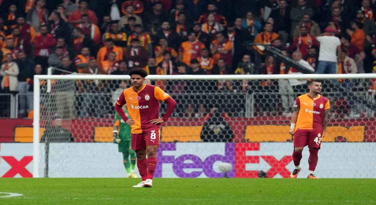 Galatasarayın evindeki 33 maçlık yenilmezlik serisi sona erdi