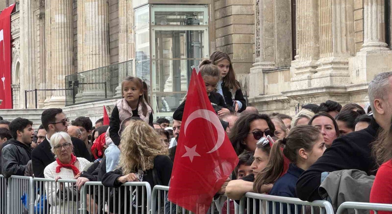 Gazi Mustafa Kemal Atatürk, Dolmabahçe Sarayında anıldı