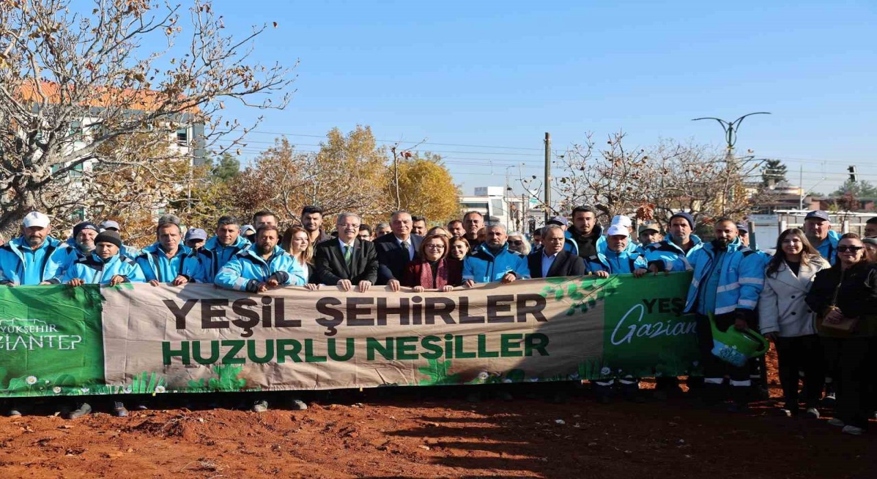 Gaziantep Büyükşehirin YEŞİLANTEP projesi ile şehir merkezi ağaçlanıyor