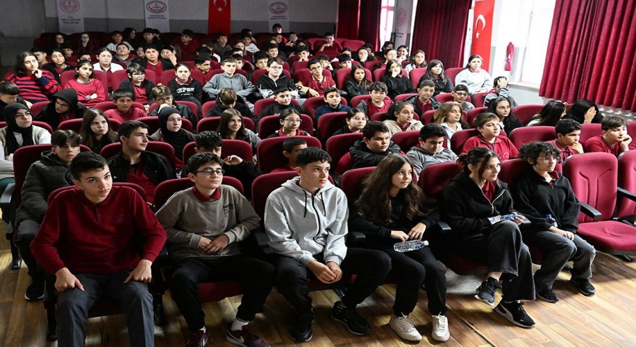 Gaziosmanpaşa Belediyesi, öğrencilere afet bilinci aşılıyor