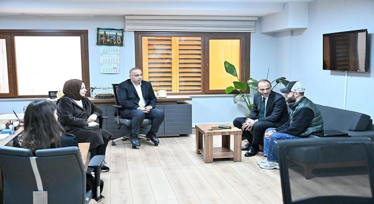 Gaziosmanpaşada kafede yaşanan tartışmanın ardından Belediye Başkan Vekili Karadeniz tarafları barıştırdı