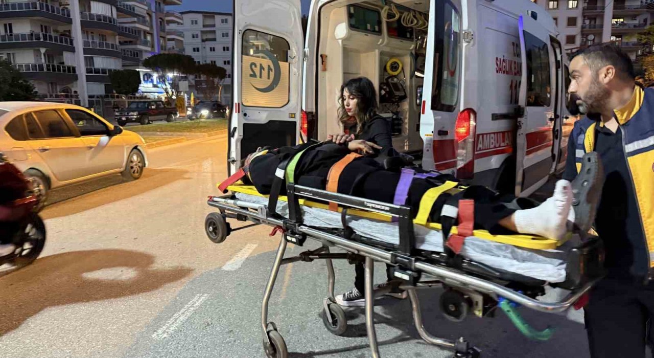 Gazipaşada otomobil ile motosiklet çarpıştı: 1 yaralı