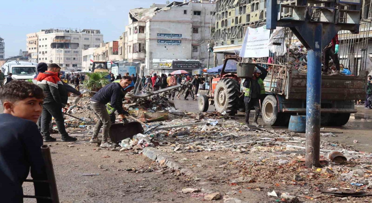 Gazzeliler Yeniden İnşa Edeceğiz kampanyası başlattı