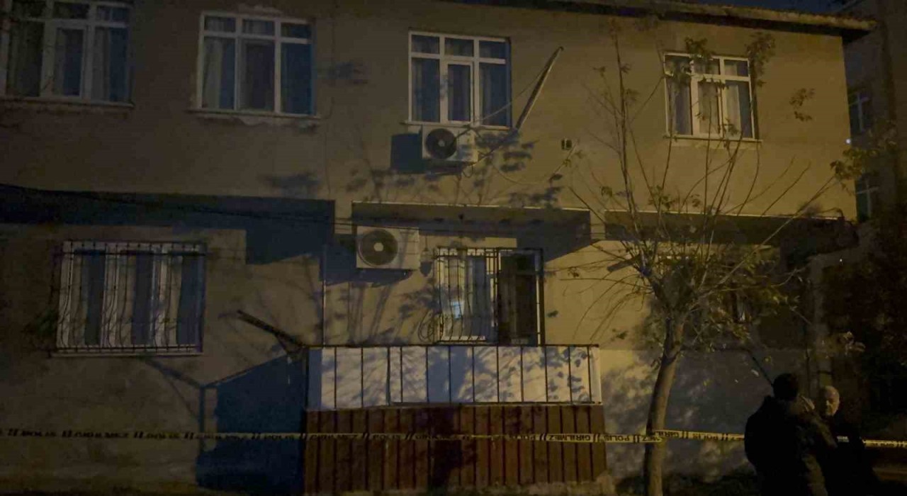 Gebzede çatlak ve kayma tespit edilen 2 katlı bina tahliye edildi