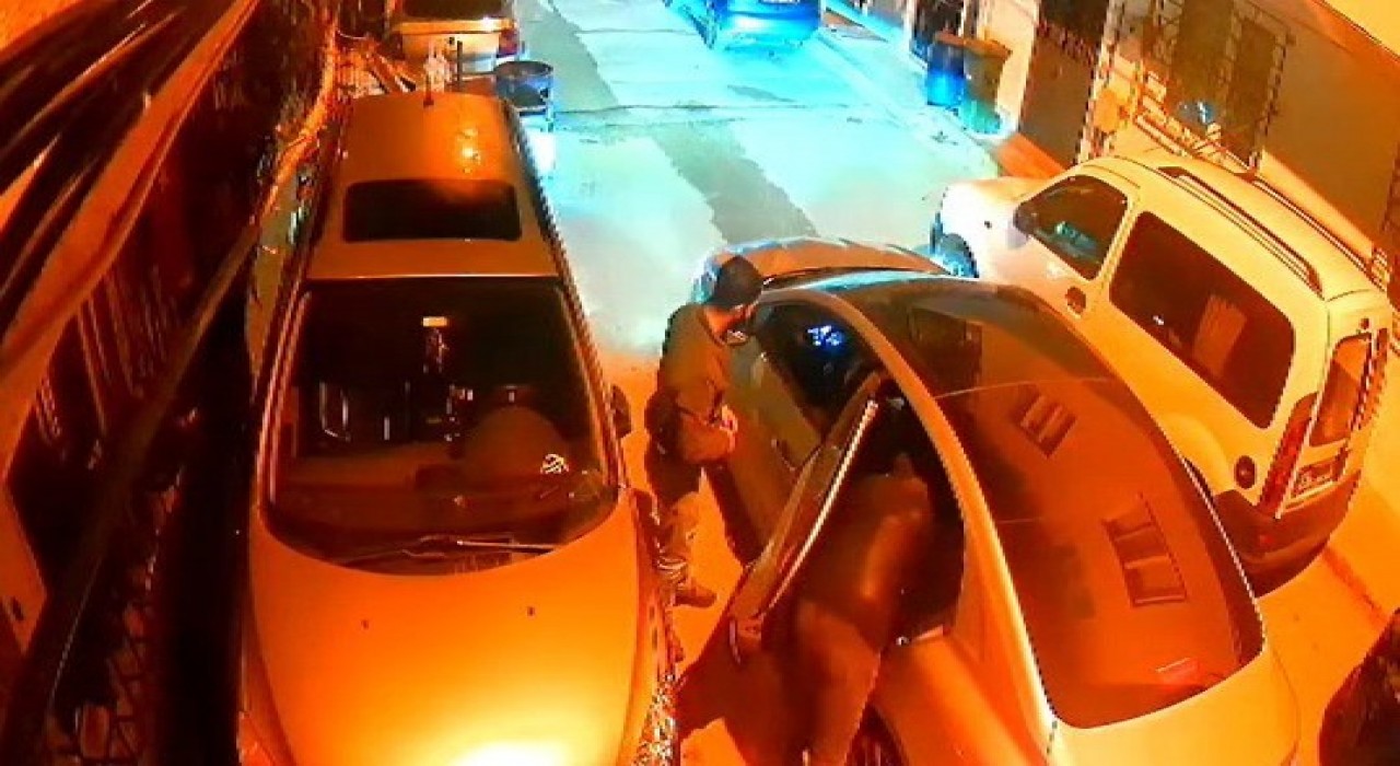 Gece yarısı bebeklerin uykusunu havai fişeklerle böldüler