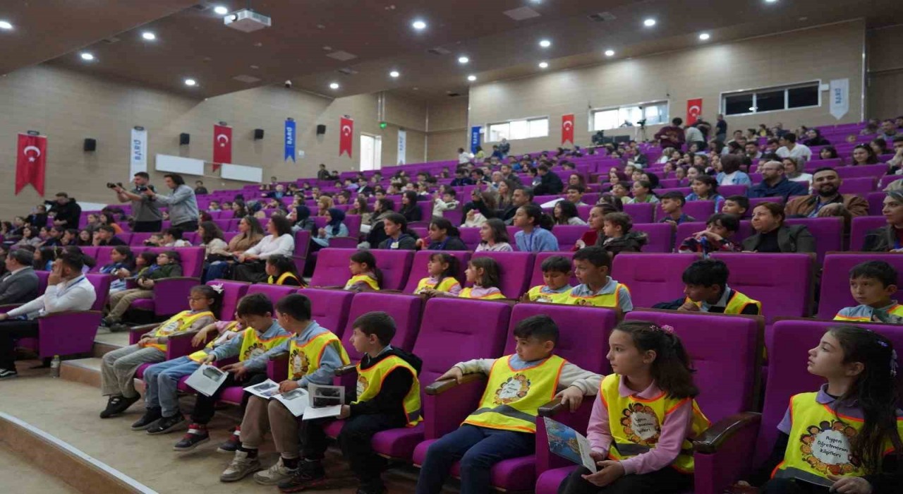 Geleceğin bilim adamları ilk projelerini BARÜde sergiledi