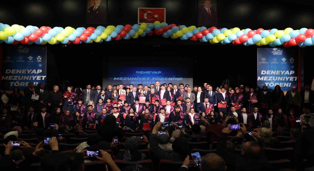 Geleceğin teknoloji yıldızları Deneyap Mezuniyet töreninde buluştu
