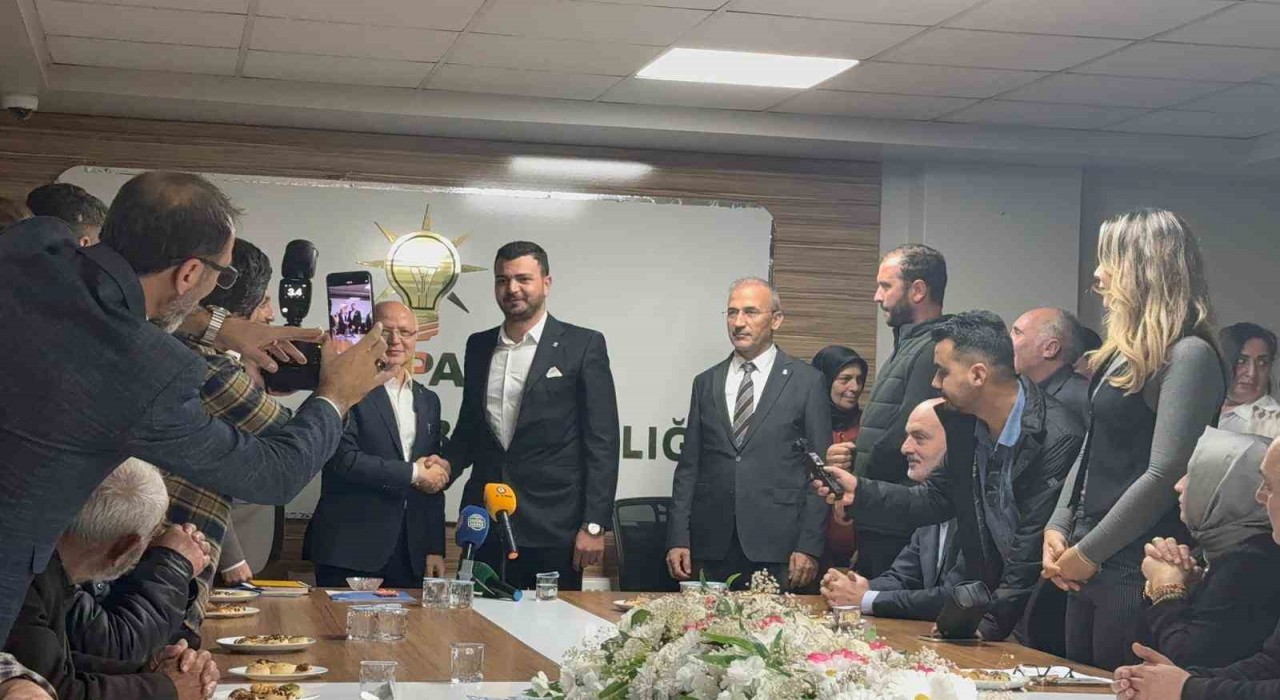 Gemlikte AK Partiye 800 yeni üye katıldı