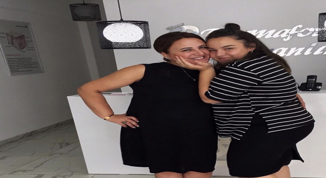 Genç kıza, öldürülen annesini ölümle tehditten 2 yıl 6 ay hapis