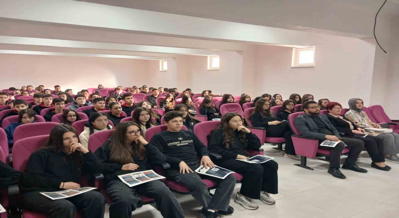 Gençler, Dijital Okuryazarlık ve Dezenformasyonla Mücadele konularında bilinçleniyor